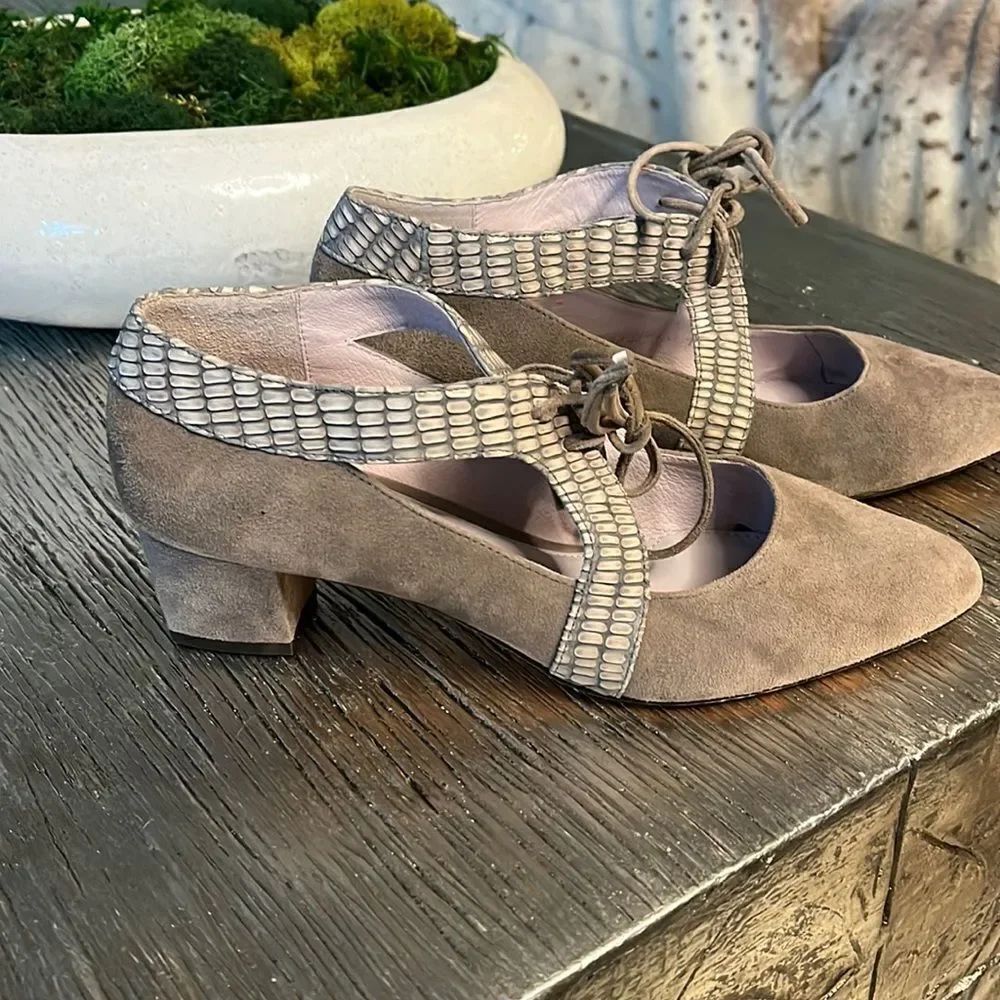 Johnston & Murphy Gray Low Heel Strap Tie Pumps sz 8 EUC